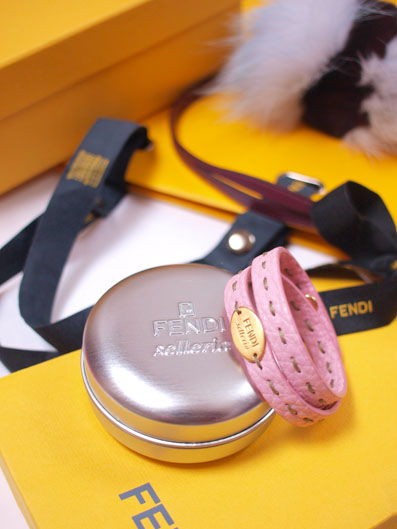 FENDI ピンクレザーブレスレット 【公式通販】