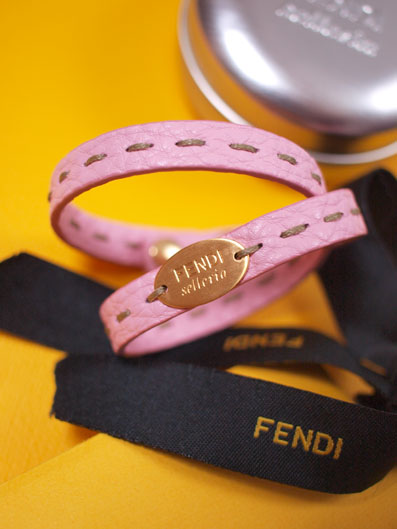 FENDI ピンクレザーブレスレット 【公式通販】