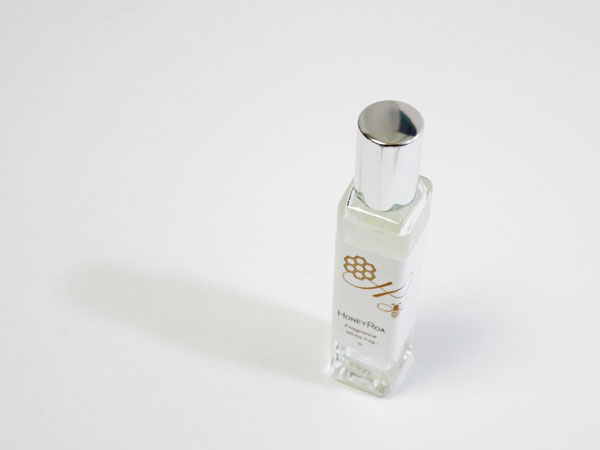 すずらんのような優しい香りの香水ハニーロア「フレグランス ホワイト